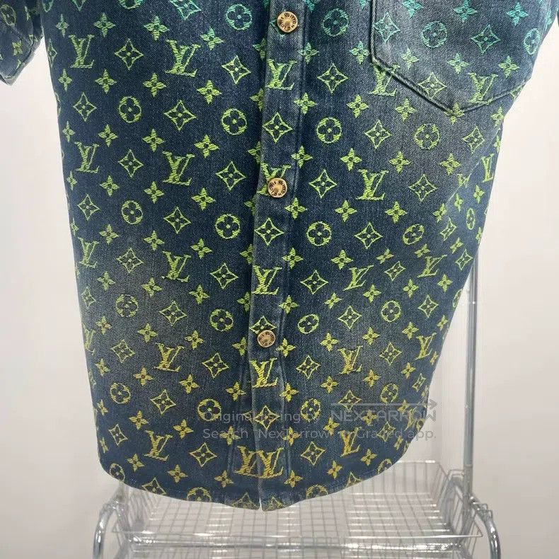 Louis Vuitton Louis Vuitton Gradient logo denim short sleeve shirt Size US L / EU 52-54 / 3 - 3 Thumbnail