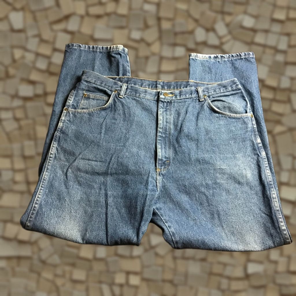 Wrangler Wrangler Jeans, Men's Size 42x32, Blue Denim, Straight Leg, Pockets, Regular Fit, 42x32, Jeans, Men, 42, 32, Blue, Denim, Wrangler Size US 42 / EU 58 - 1 Thumbnail
