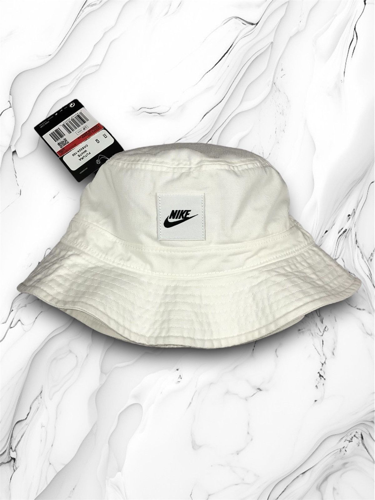 ほぼ未使用品 NIKE Holographic Shoe Box Hat ほぼ未使用品 NIKE Holographic Shoe Box Hat