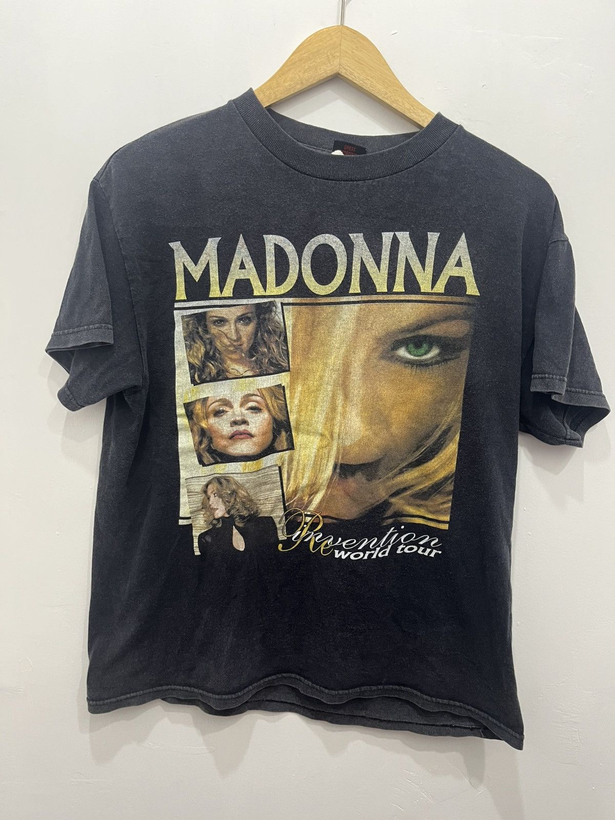 Band Tees Madonna Reinvention World Tour T-shirt Size US M / EU 48-50 / 2 - 1 Thumbnail