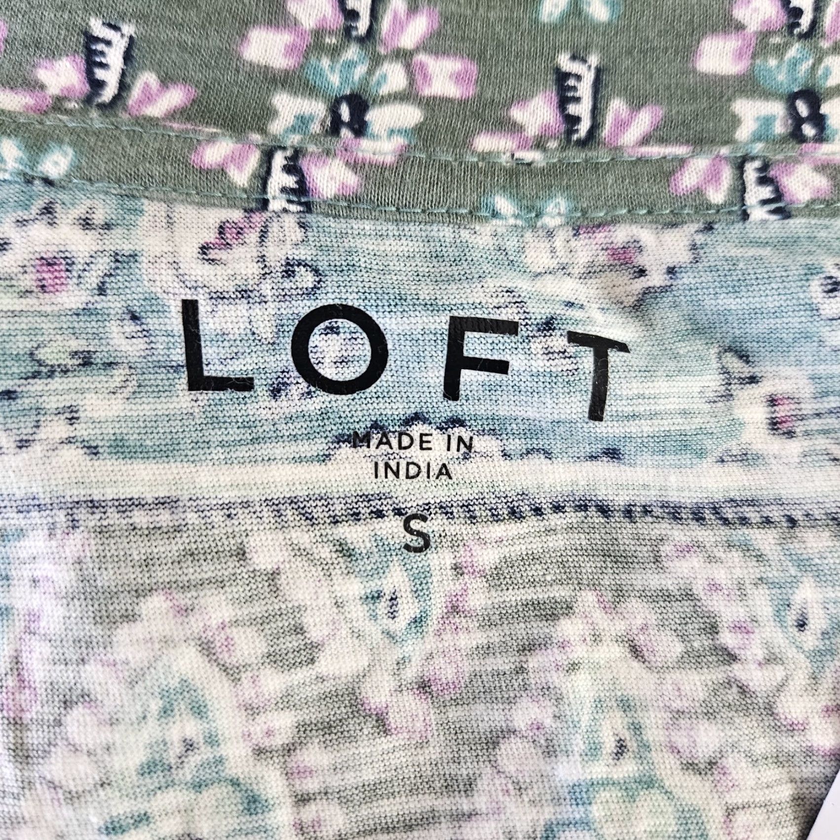 Loft Ann Taylor LOFT Womens Tee Small Green Purple Floral Paisley Cotton T-Shirt V-Neck Size S / US 4 / IT 40 - 6 Thumbnail