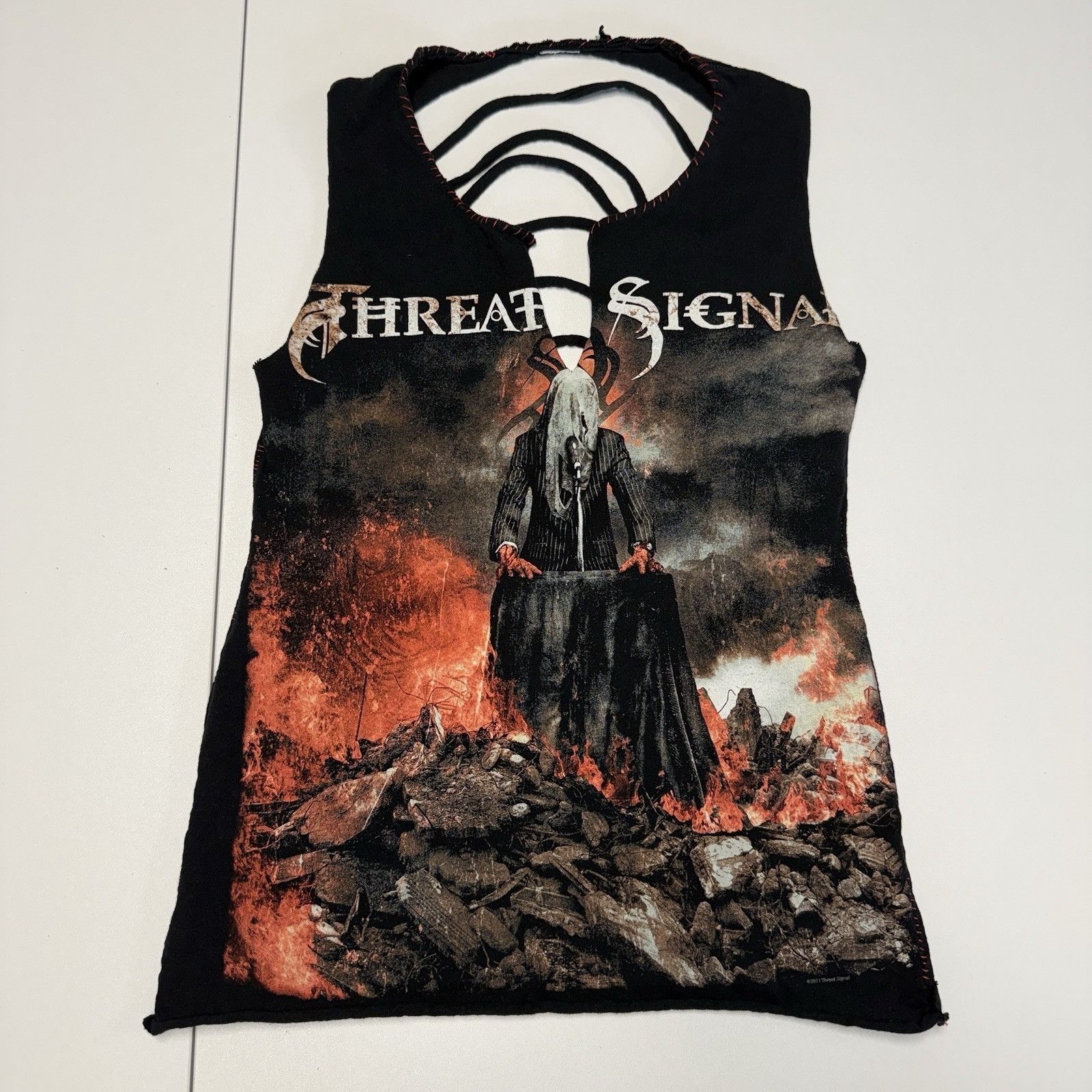 Band Tees Threat Signal Womens Reworked Top Custom Band Tee 2011 Size XS / US 0-2 / IT 36-38 - 1 Thumbnail