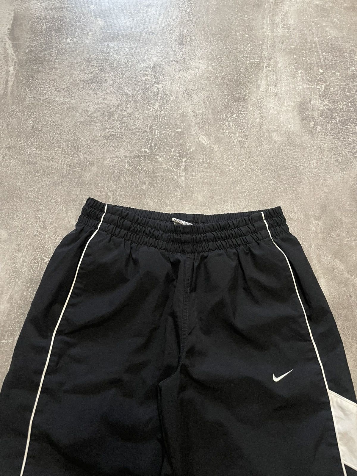 Nike × Vintage Vintage Nike Black Swoosh Logo Drill Shorts Size S Size US 30 / EU 46 - 2 Thumbnail