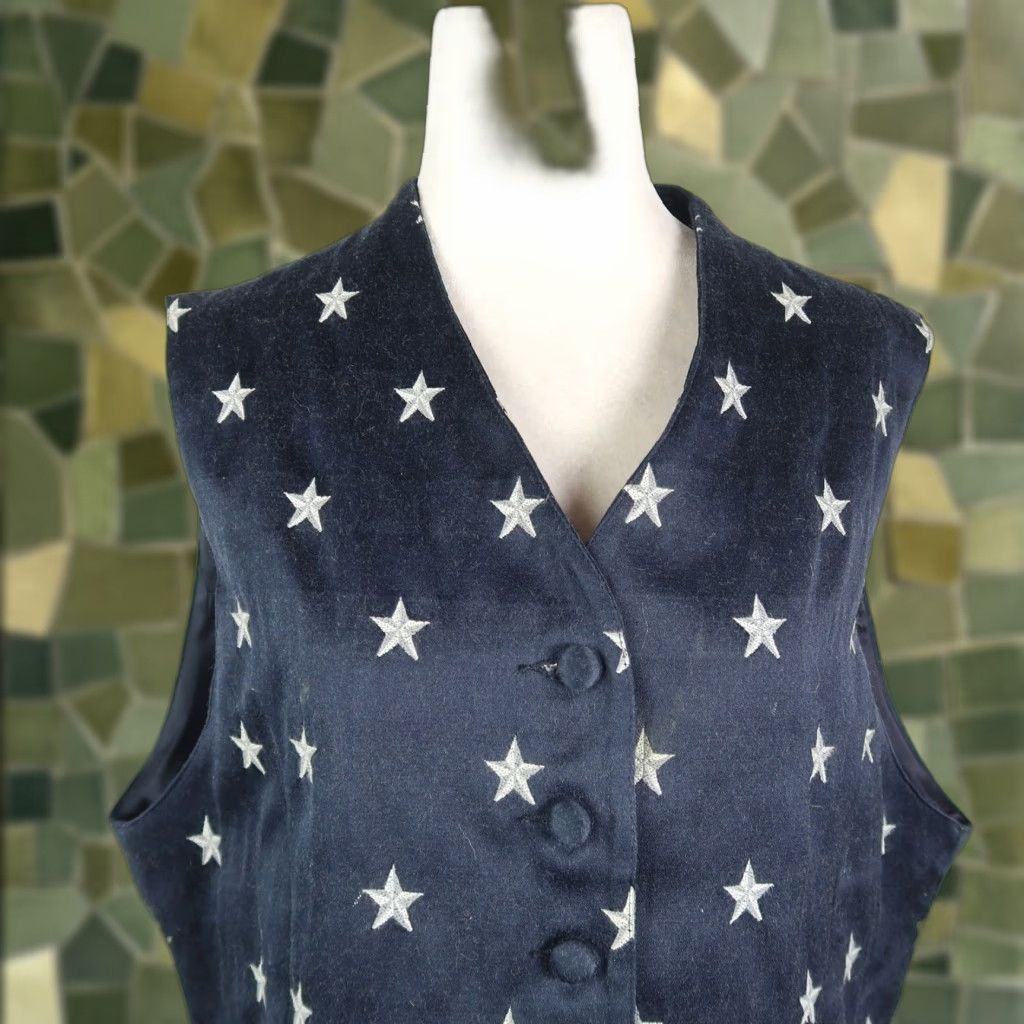 Liz Claiborne VINTAGE Liz Claiborne Navy Blue Star Embroidered Vest 12 Vest Womens Sleeveless Button Front Short 90s Stars Casual Spring Summer Fall - Womens Size XL / US 12-14 / IT 48-50 - 1 Thumbnail