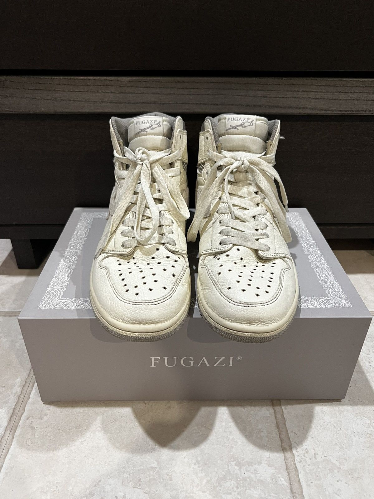 Fugazi Fugazi One in the Chamber Jordan 1 Shoe Size US 11 / EU 44 - 3 Thumbnail