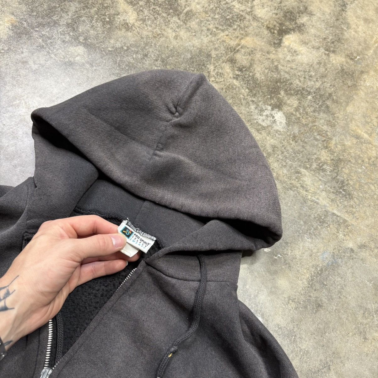Vintage vintage faded black zip up baggy thrashed hoodie Size US XXL / EU 58 / 5 - 6 Thumbnail