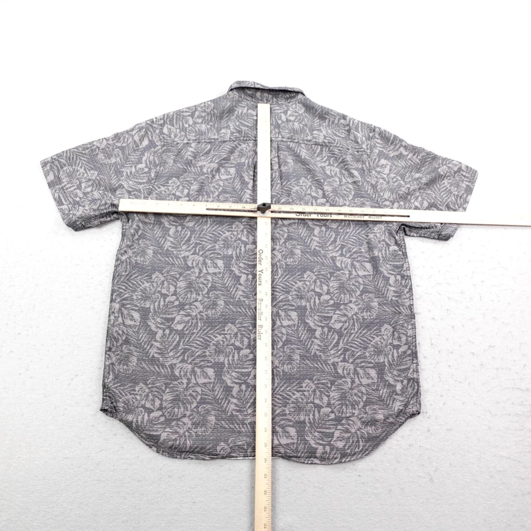 Tommy Bahama VINTAGE Tommy Bahama Shirt Mens L Gray Hawaiian Aloha Floral Leaves Button-Up Camp Short Sleeve Pocketed Size US L / EU 52-54 / 3 - 4 Thumbnail
