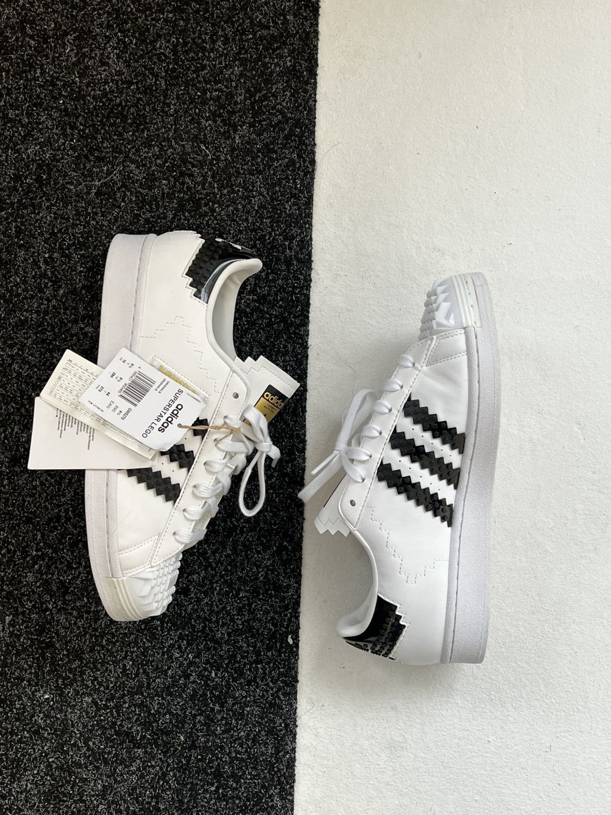 Adidas × LEGO Adidas Superstar Lego Size US 10 / EU 43 - 2 Thumbnail