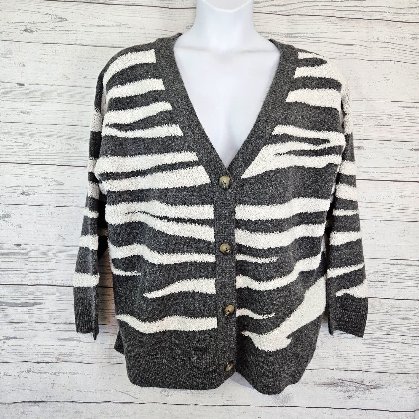 Michael Stars Michael Stars Womens Nell Cardigan Sz 1X Gray Brushed Stroke Jacquard Cardigan Womens 1X Gray Michael Stars Nell Jacquard Cardigan Size XL / US 12-14 / IT 48-50 - 2 Thumbnail