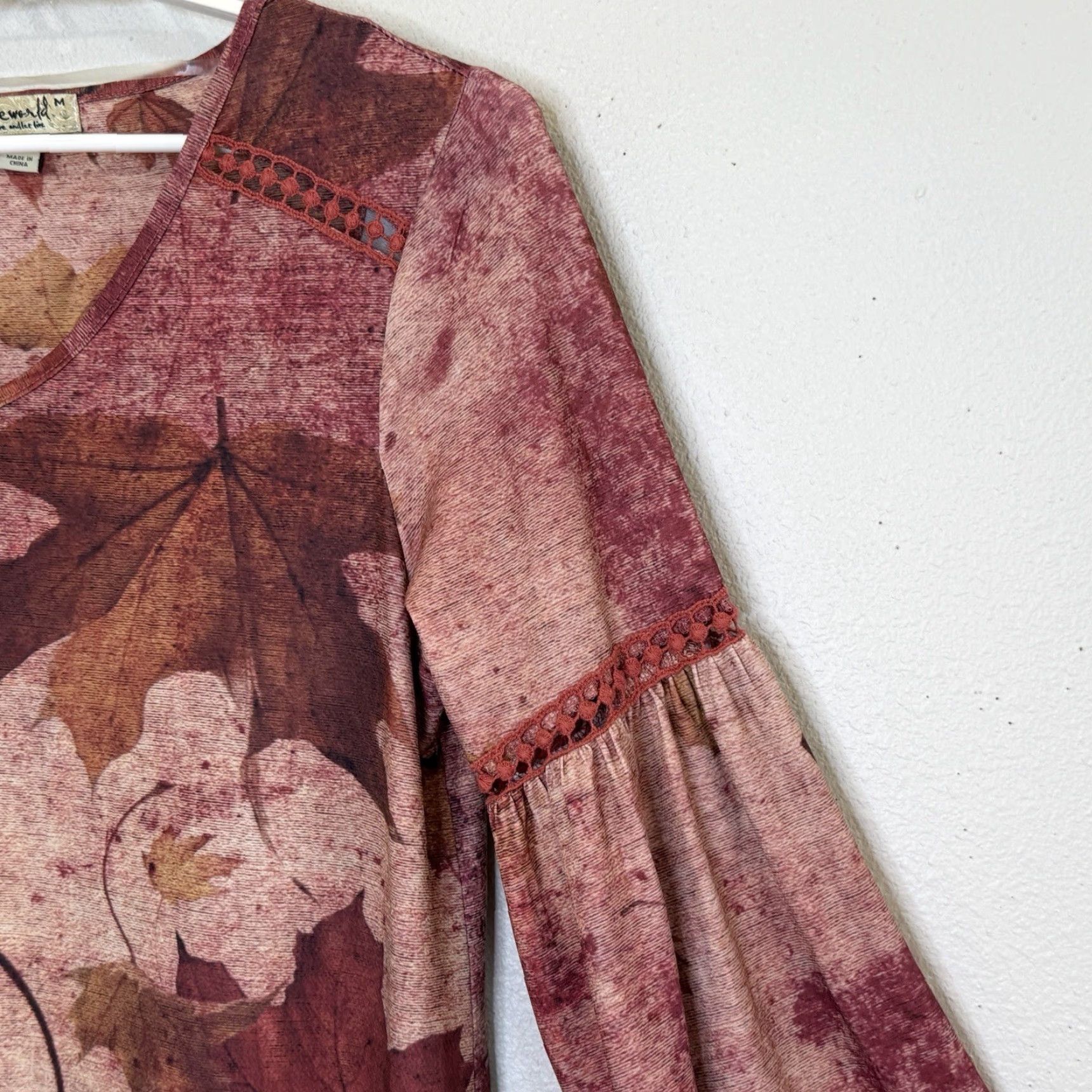 Vintage VINTAGE One World Charming Art Tunic Shift Dress Womens Medium Rust Leaf Print V-Neck Long Balloon Sleeve Crochet Detail Stretch Size M / US 6-8 / IT 42-44 - 3 Thumbnail