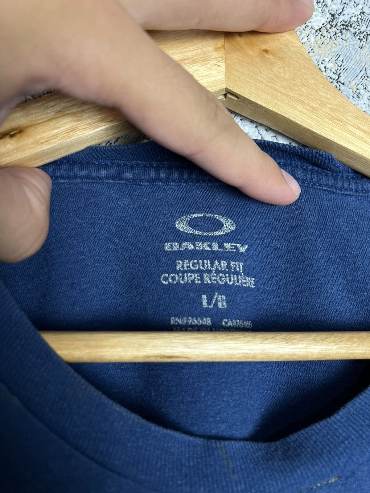 Vintage 🏄‍♂️ Vintage Oakley Retro Surfing Rare T-Shirt USA Size US L / EU 52-54 / 3 - 5 Thumbnail