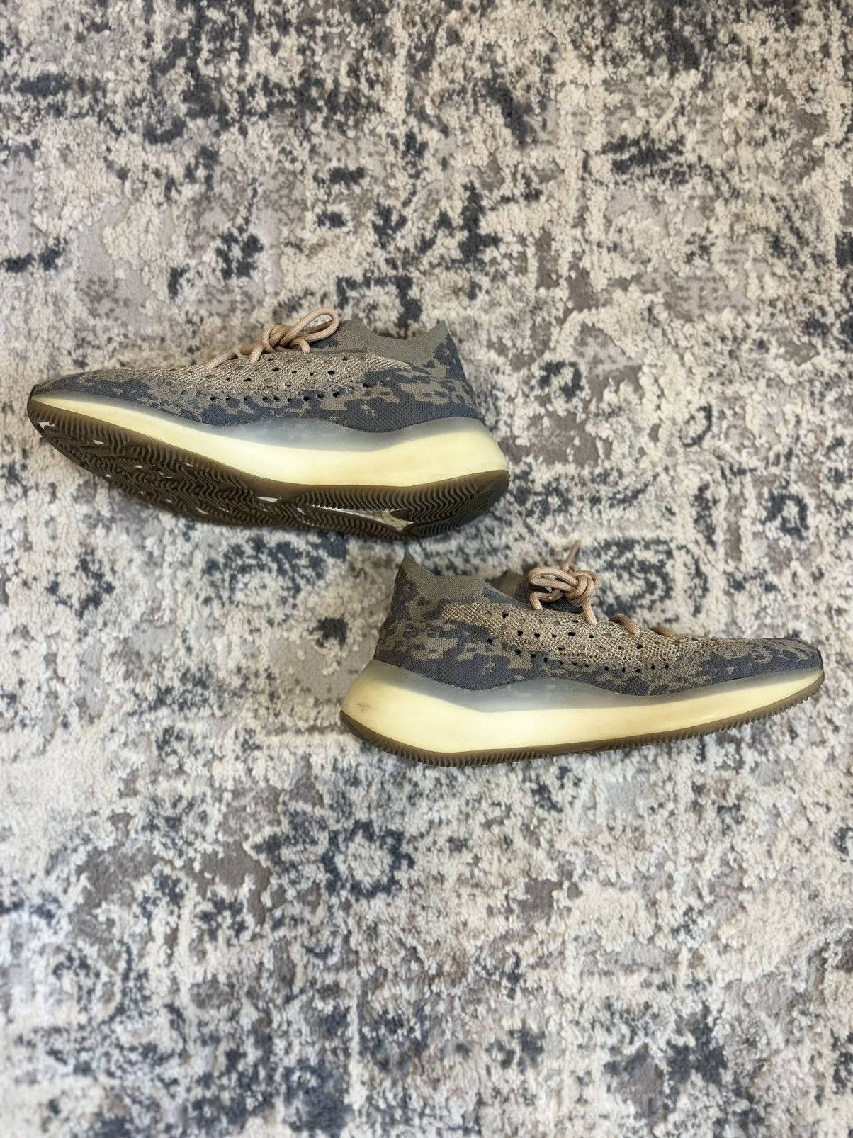 Adidas Yeezy 380 Mist Size US 9.5 / EU 42-43 - 2 Thumbnail