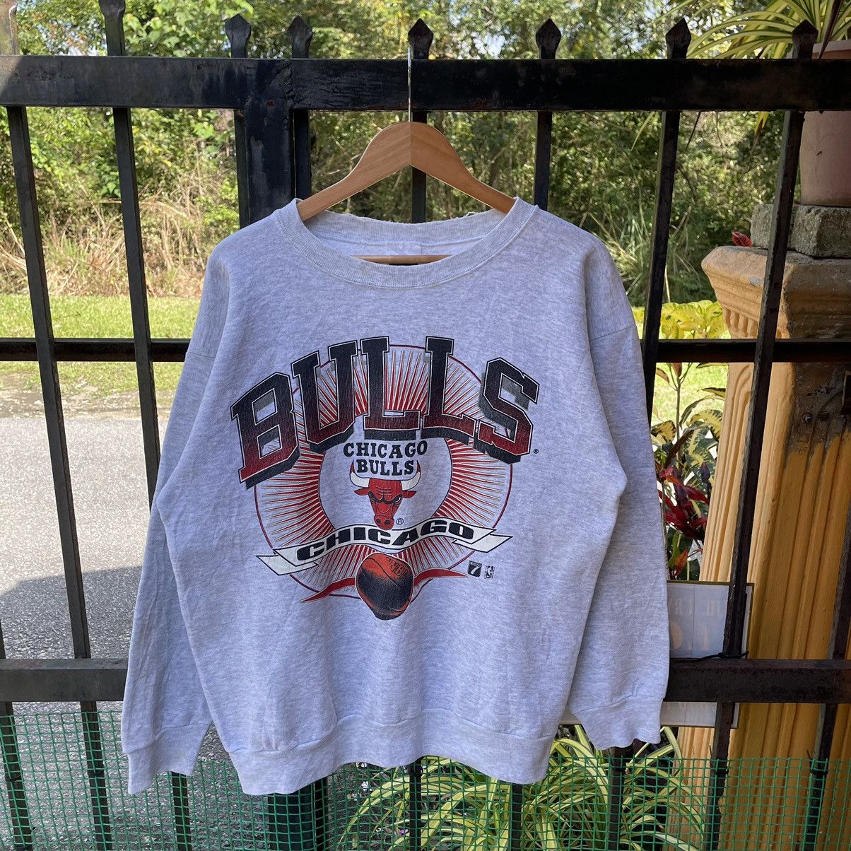 NBA × Vintage 🔥Vintage 90s Chicago Bulls NBA Product Big Logo Sweatshirts Size US M / EU 48-50 / 2 - 1 Thumbnail