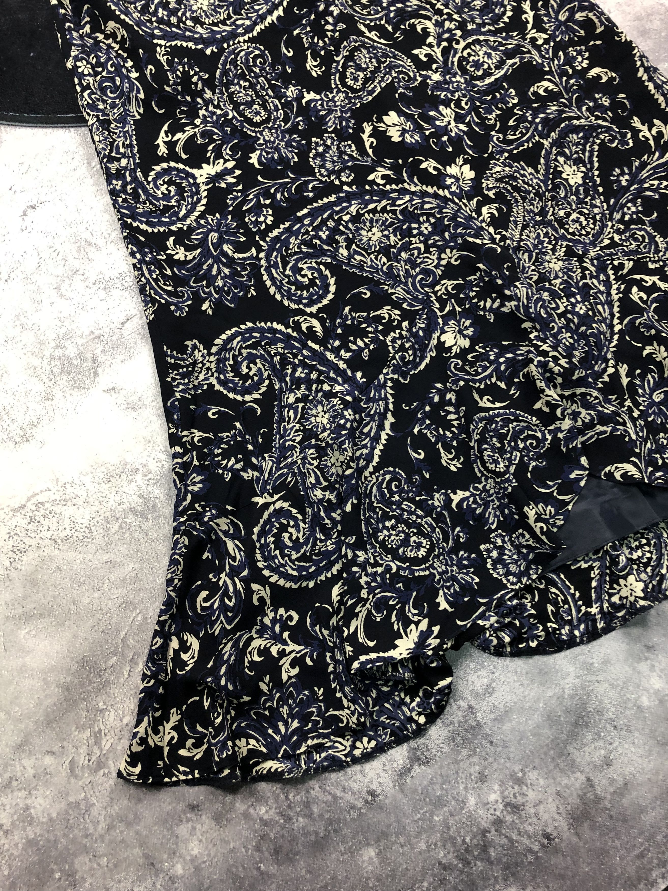 Laura Ashley LAURA ASHLEY Vintage Maxi Y2k Monogram Skirt Streetwear Size 30" / US 8 / IT 44 - 5 Thumbnail
