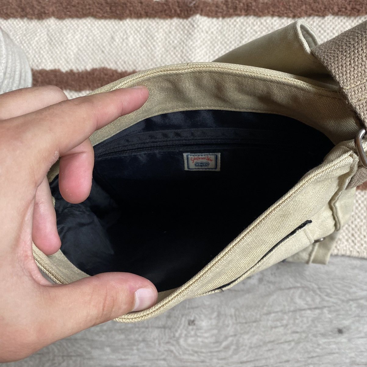 Japanese Brand VINTAGE JAPANESE STYLE 90s MILITARY SANDY CROSSBODY BAG Size ONE SIZE - 5 Thumbnail