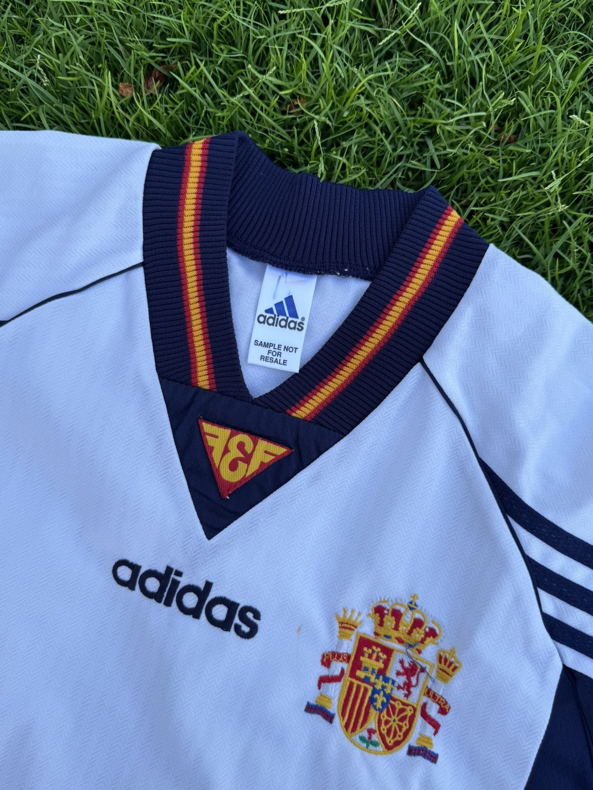 Adidas Vintage 1998 Spain away World Cup France jersey T-shirt Size US L / EU 52-54 / 3 - 9 Thumbnail