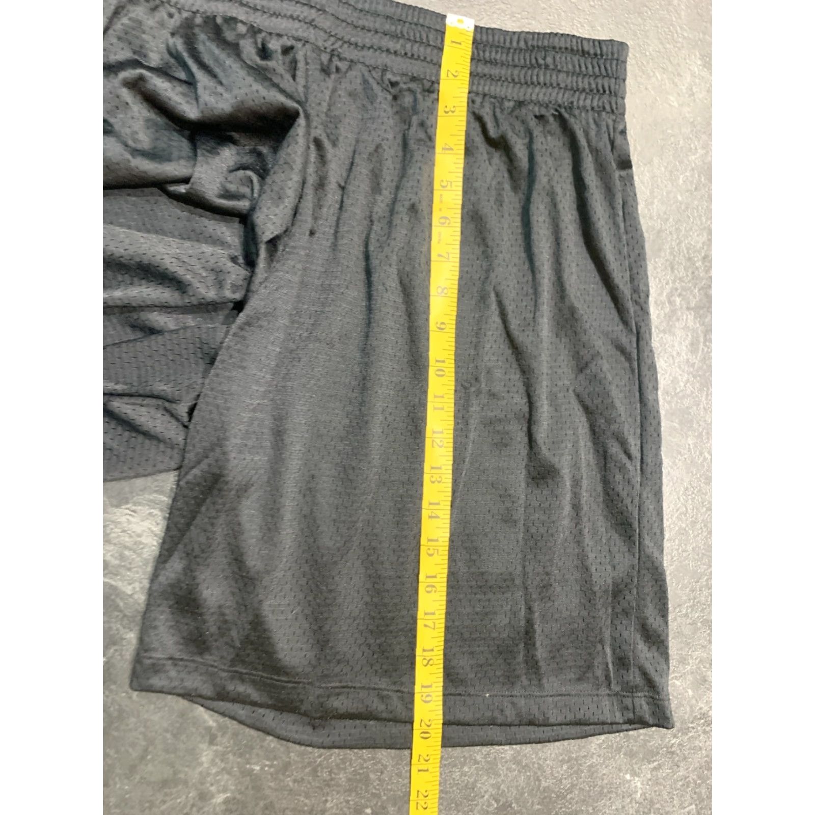 Under Armour Under Armour Shorts Athletic Black XL Vented Gym Men's Basketball Size US 36 / EU 52 - 4 Thumbnail