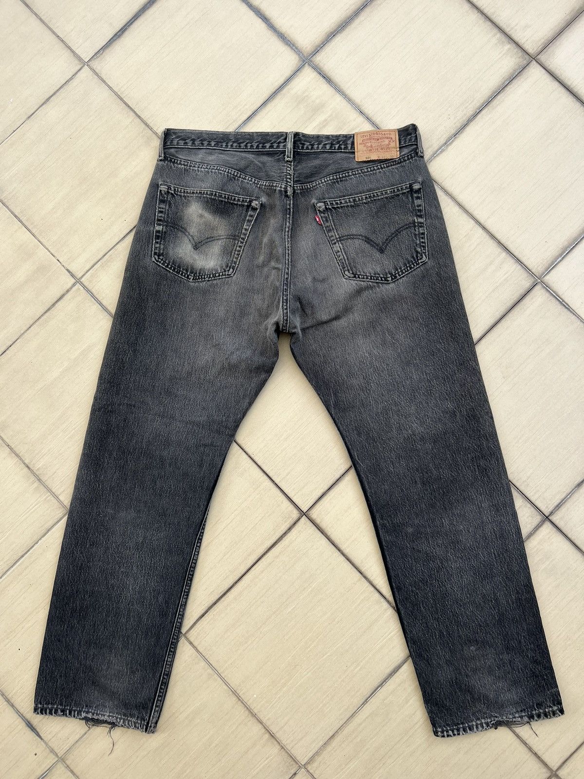 Levi's Vintage 1995 Levi’s 501 Distressed Faded Black Denim Jeans Size US 37 - 2 Thumbnail