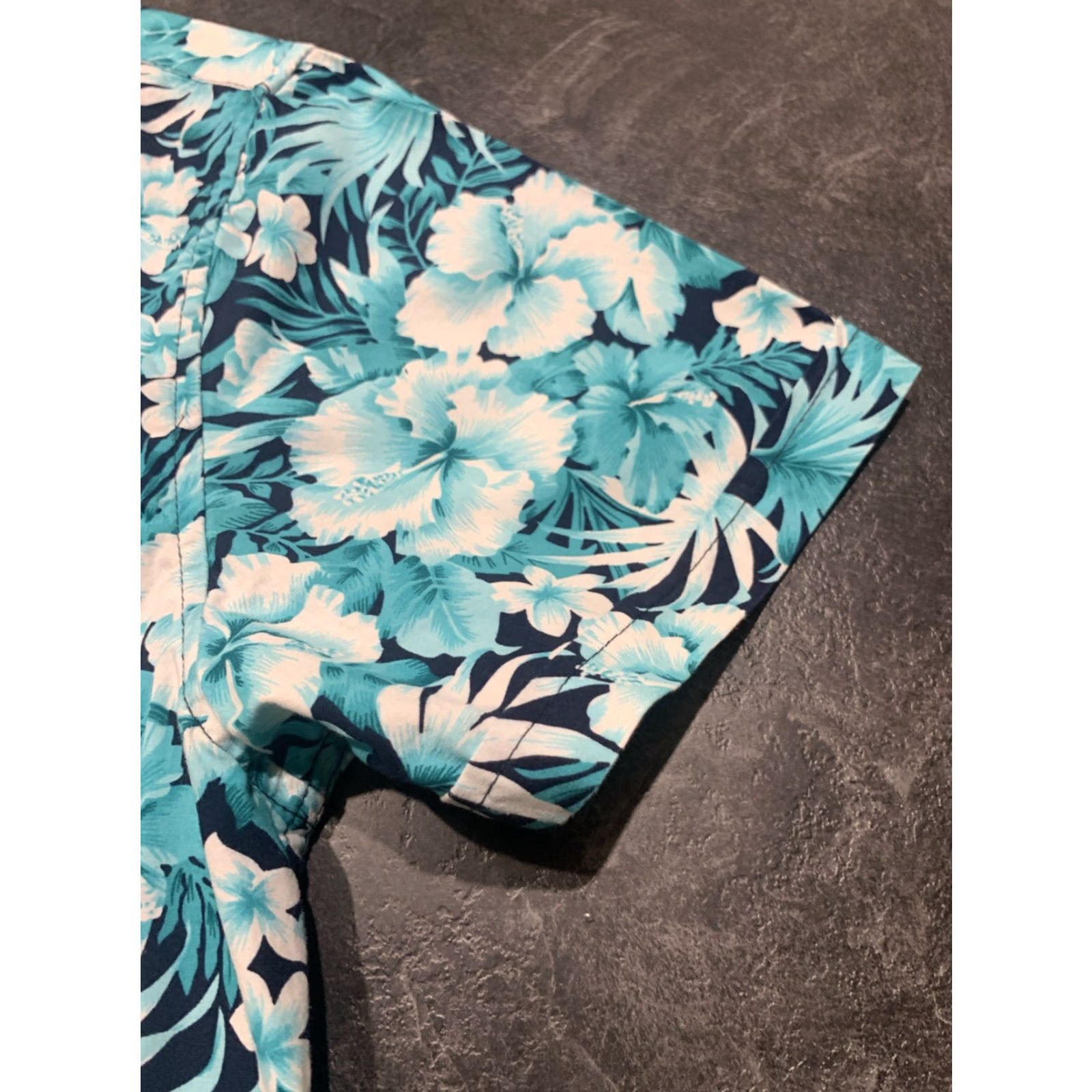 Vintage Cactus Man Mens Slim Fit Button-Down Dress Shirt Large White and Navy Blue Floral Cotton Size 42R - 2 Thumbnail