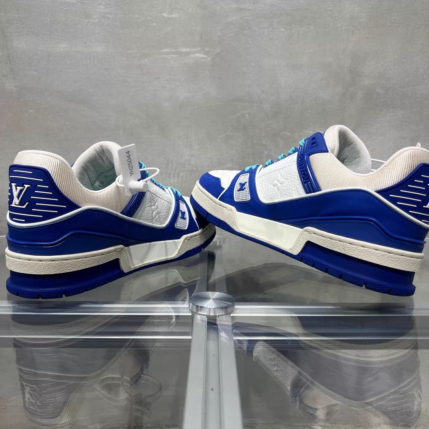 Louis Vuitton LVTrainer White Blue Embossed UK5.5 39.5 YH25043 Size US 6.5 / EU 39-40 - 5 Thumbnail