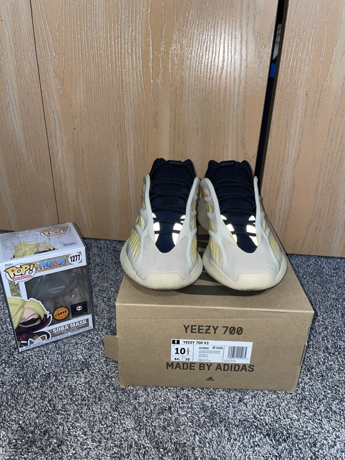 Yeezy YEEZY 700 V3 Mono Safflower Size US 9.5 / EU 42-43 - 3 Thumbnail