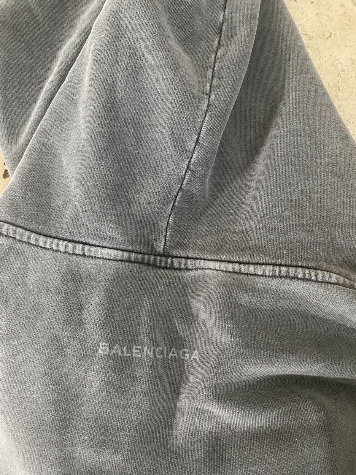 Balenciaga Balenciaga FW17 Paris Hoodie Size US M / EU 48-50 / 2 - 6 Thumbnail