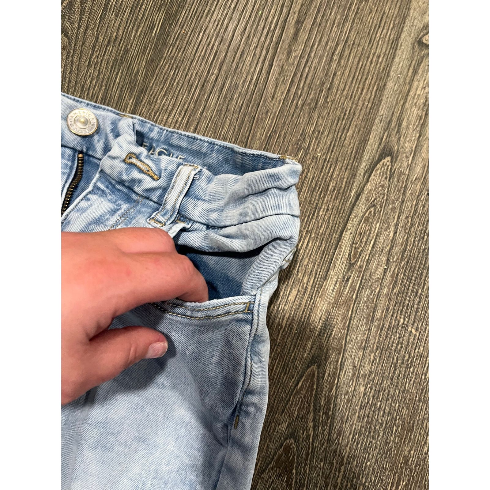 American Eagle Outfitters American Eagle Curvy Hi-Rise Jegging Distressed Blue Size 2 Size 26" / US 2 / IT 38 - 4 Thumbnail