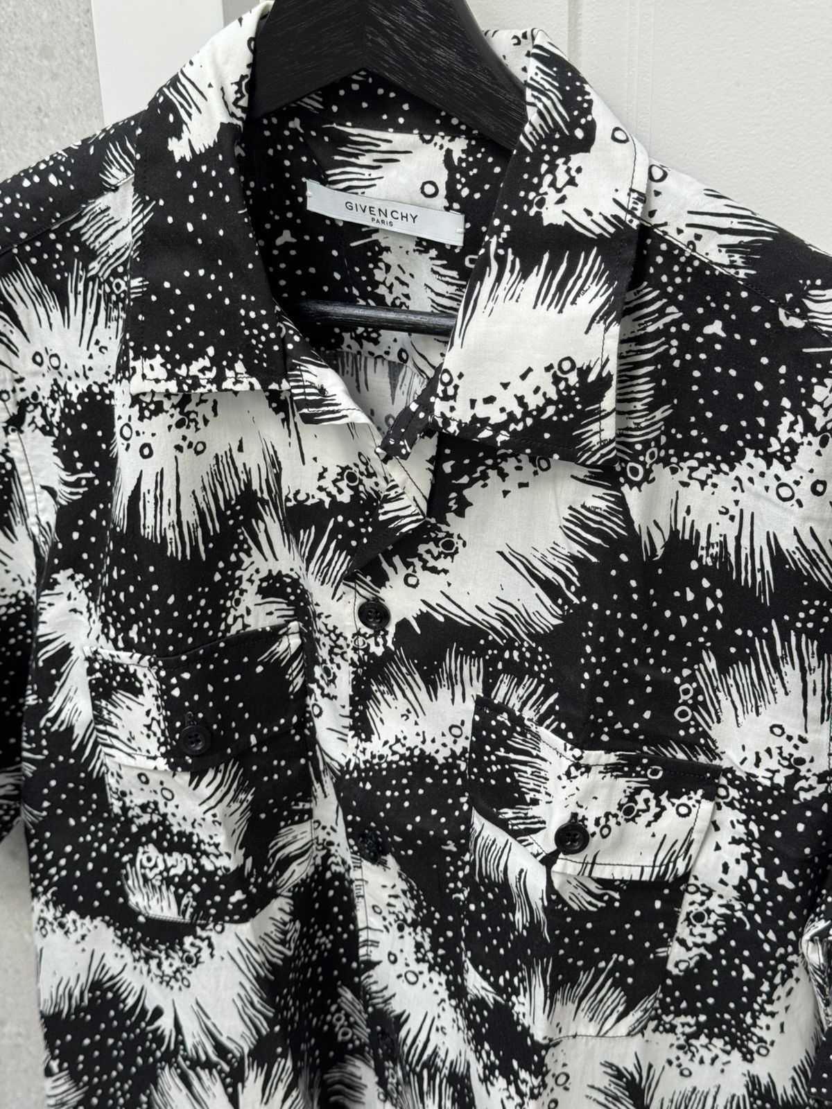 Givenchy Short Sleeve Printed Shirt Size US M / EU 48-50 / 2 - 3 Thumbnail
