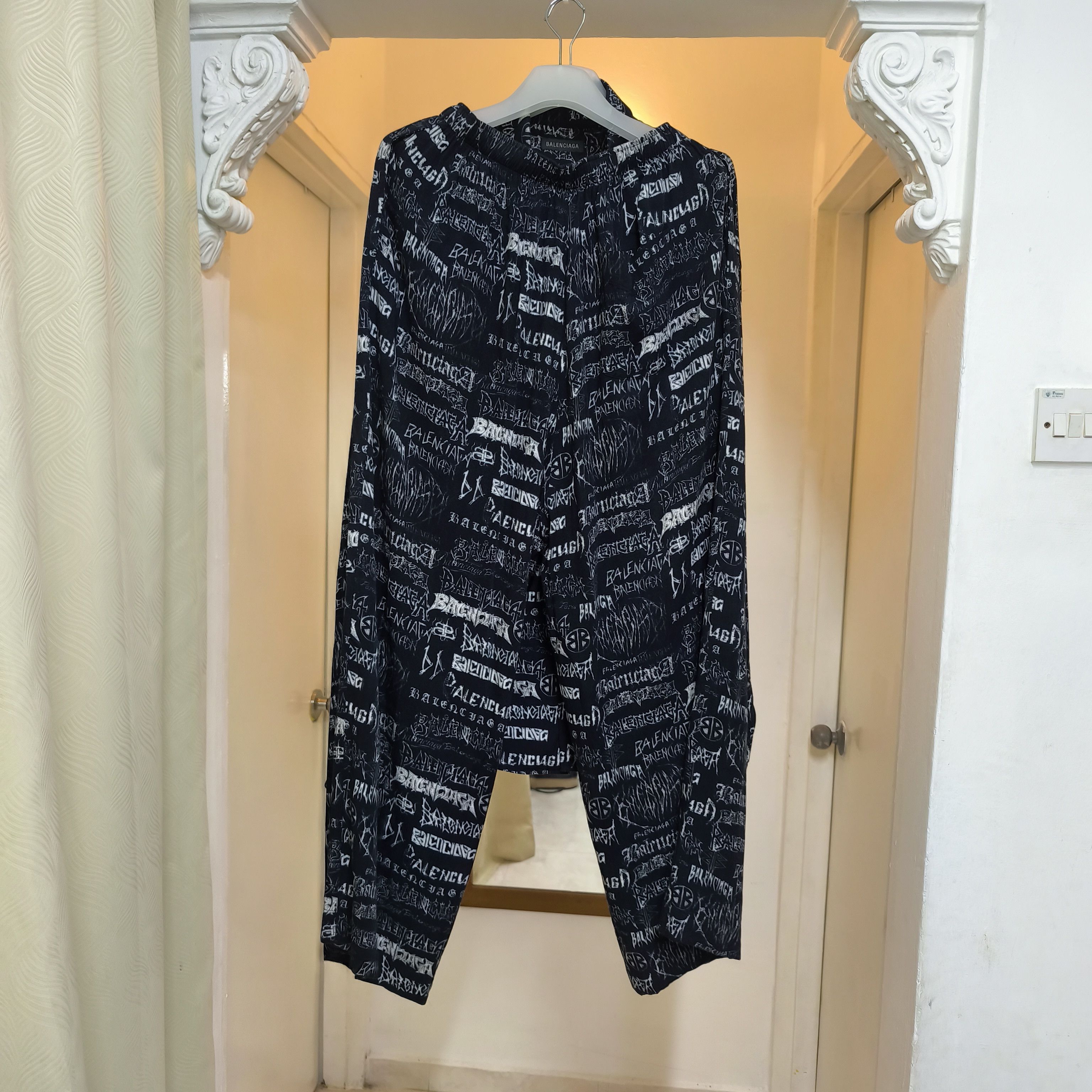 Balenciaga 1 Set 🔥🔥Balenciaga Black Printed Shirt DIY Metal Graffiti Size US M / EU 48-50 / 2 - 7 Thumbnail