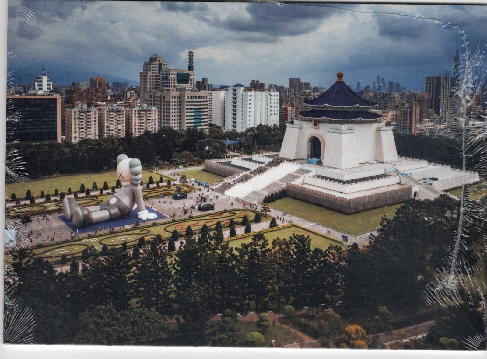 Kaws KAWS Brooklyn Museum Holiday Postcard Set of 4 Size ONE SIZE - 1 Thumbnail