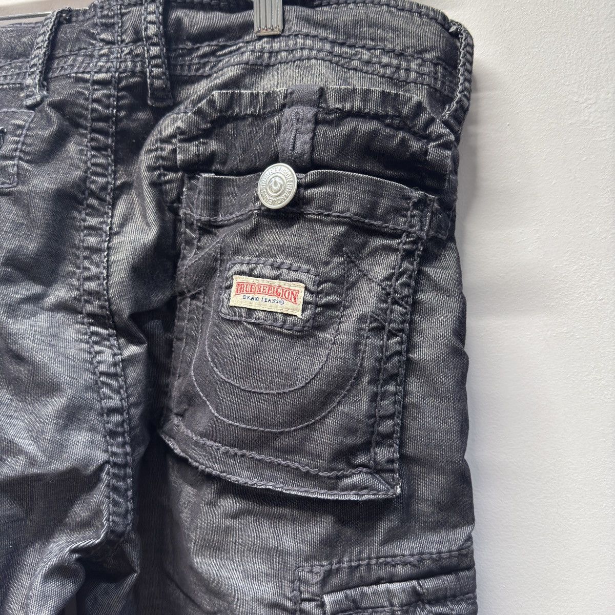 True Religion True Religion Black Cargo Pants Size US 33 - 6 Thumbnail