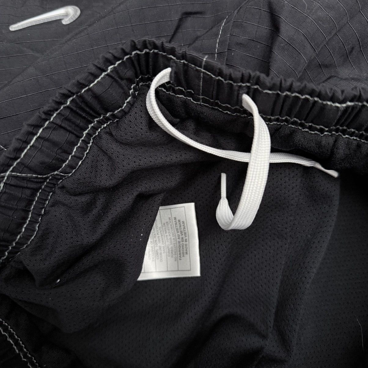 Nike Nike Vintage 00s Nylon Parachute Metal Swoosh Pants Y2K Size 30" / US 8 / IT 44 - 6 Thumbnail