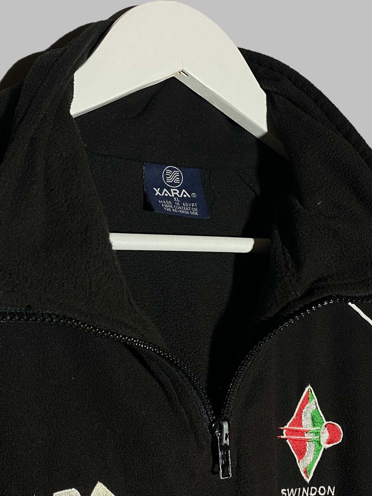 Vintage 🔥 VINTAGE SWINDON TOWN F.C. XARA FLEECE 1/4 ZIP SOCFER VIBES Size US XL / EU 56 / 4 - 15 Thumbnail