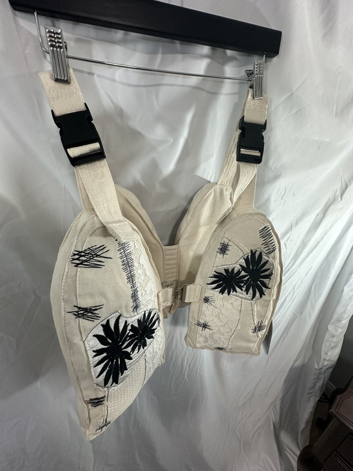 Who Decides War Who Decides War Vest Bag Size ONE SIZE - 4 Thumbnail