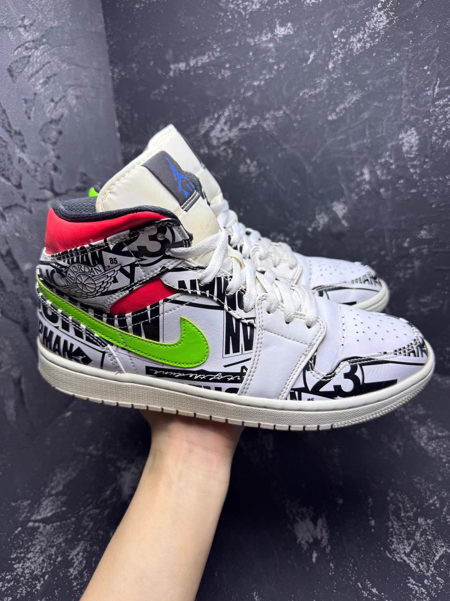 Nike Air Jordan 1 Mid Black & White Graffiti Q10 Size US 9.5 / EU 42-43 - 2 Thumbnail