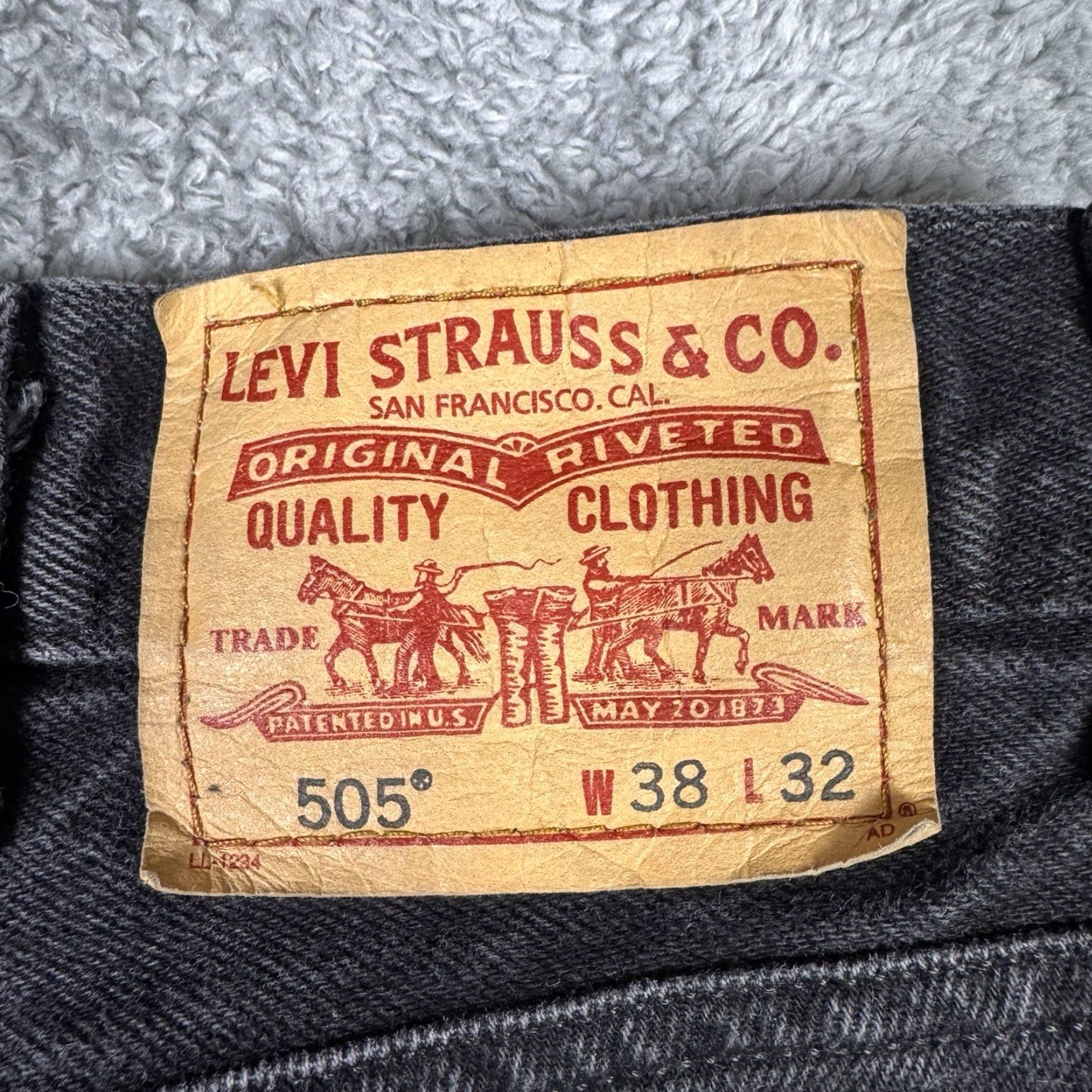 Levi's VINTAGE Levi's 505 Jeans Mens 38x32 Straight 90s Grunge Charcoal Fade Blue Cotton Denim Regular Mens Size US 38 / EU 54 - 3 Thumbnail