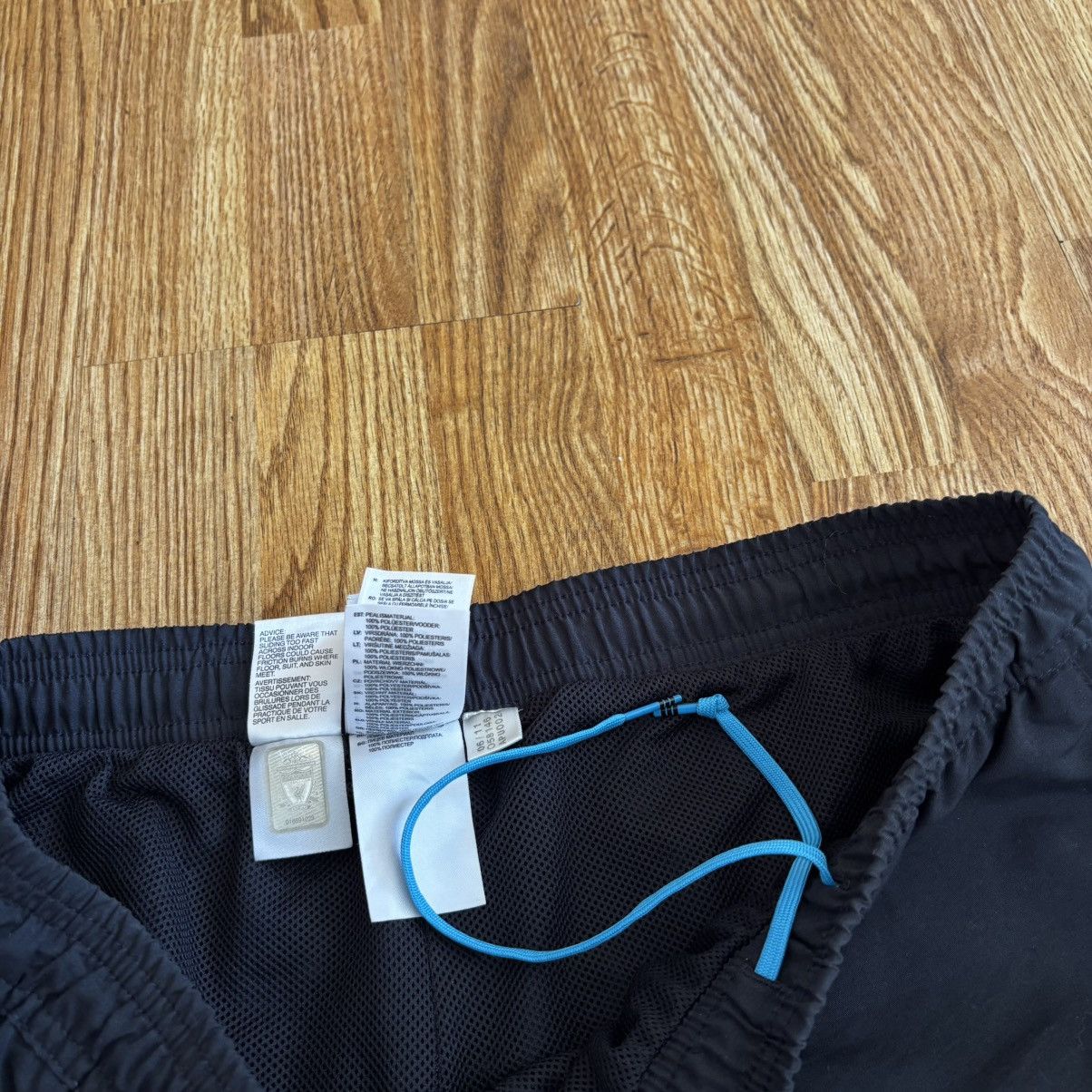 Nike Vintage Adidas Liverpool Track Pants Mans size L Size US 35 - 6 Thumbnail