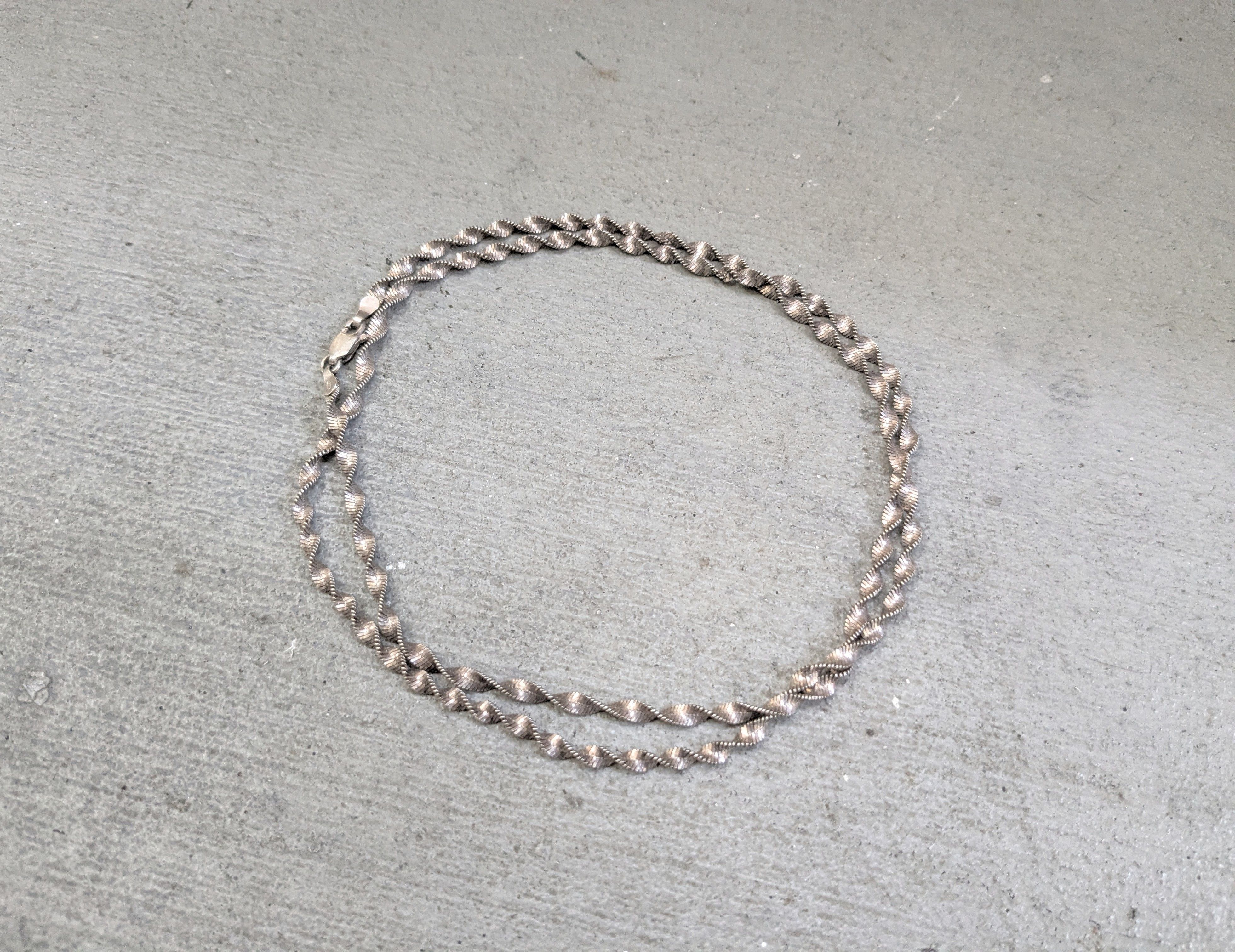 Jewelry Sterling Silver Necklace 24" Herringbone Twist Italy Size ONE SIZE - 1 Thumbnail