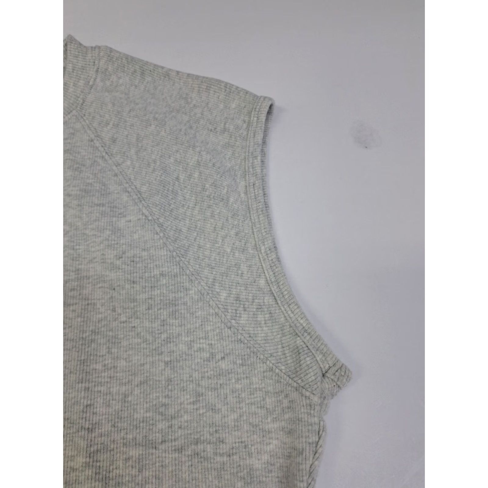Abercrombie & Fitch Abercrombie & Fitch Tank Shirt Womens Size M Gray Sleeveless Crew Neck Cotton Spandex Knit Basic Casual Modern 7178 Size M / US 6-8 / IT 42-44 - 6 Thumbnail