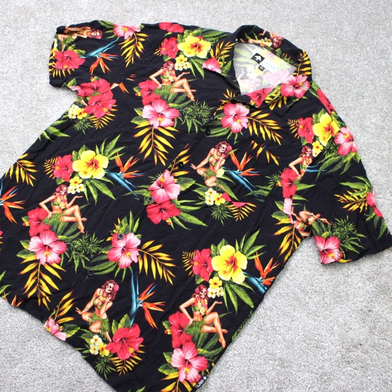 Vintage LRG Shirt Men XL Black Hawaiian Skeleton Hula Graphic Print S/S Crew Neck T-Shirt Limited Size US XL / EU 56 / 4 - 3 Thumbnail