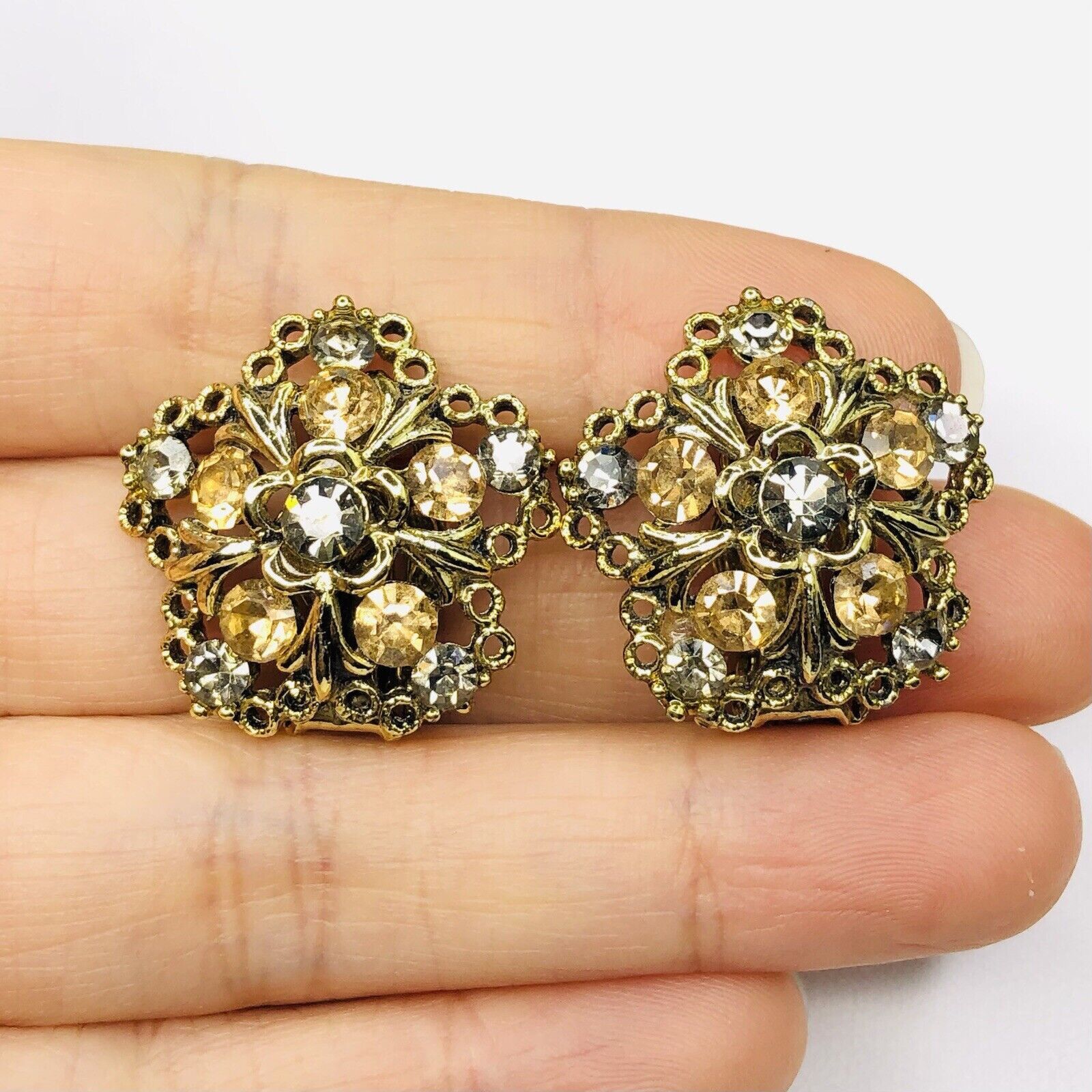 Other VTG Gold Tone Glam Clip Earrings Dome Flower Crystal Pastel Size ONE SIZE - 1 Thumbnail