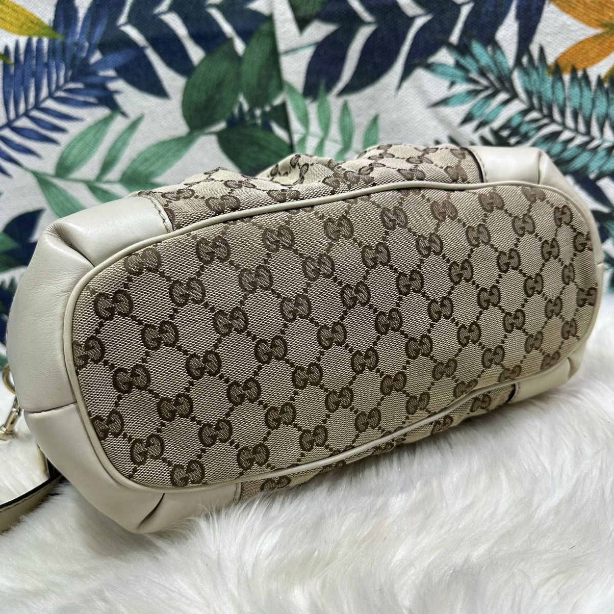 Gucci Authentic GUCCI GG Sukey Handbag/ Shoulder Bag Size ONE SIZE - 4 Thumbnail