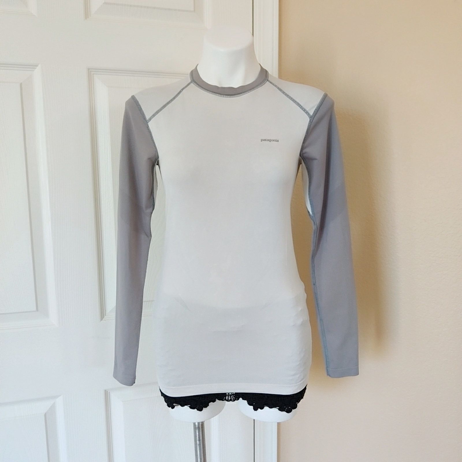 Patagonia Patagonia seamless long sleeve active top sz S Size S / US 4 / IT 40 - 1 Thumbnail