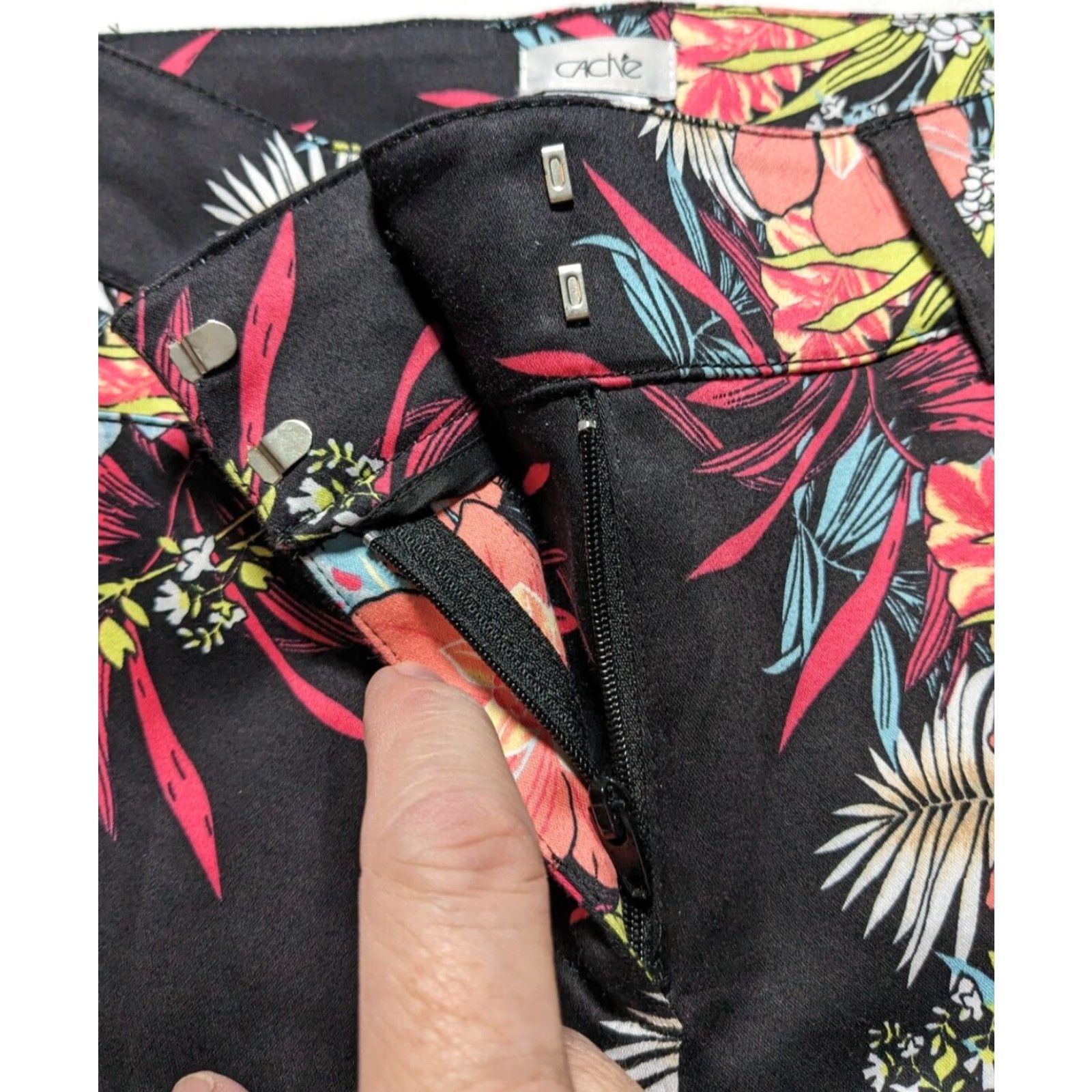 Vintage CACHE Floral Cotton Stretch Black Pants - Women Size 4 Size 27" / US 4 / IT 40 - 5 Thumbnail