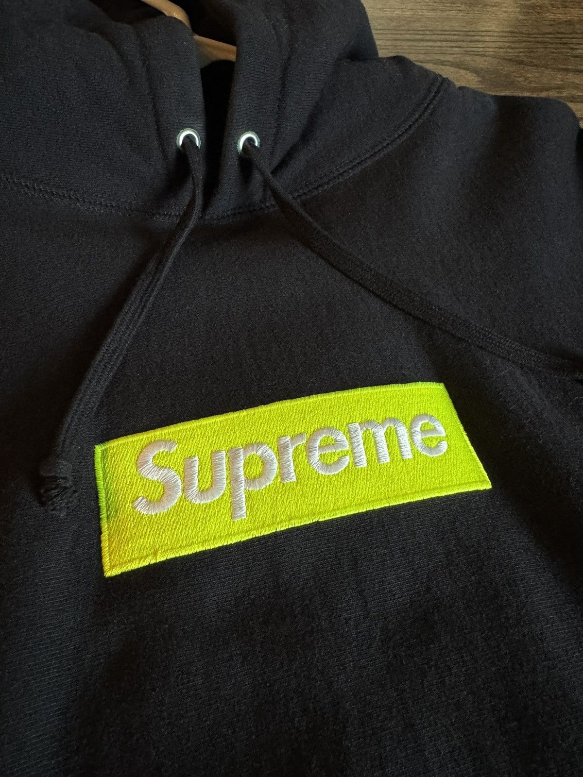 Supreme Supreme FW 17 Box Logo Hoodie Lime Green on Black Size US M / EU 48-50 / 2 - 2 Thumbnail