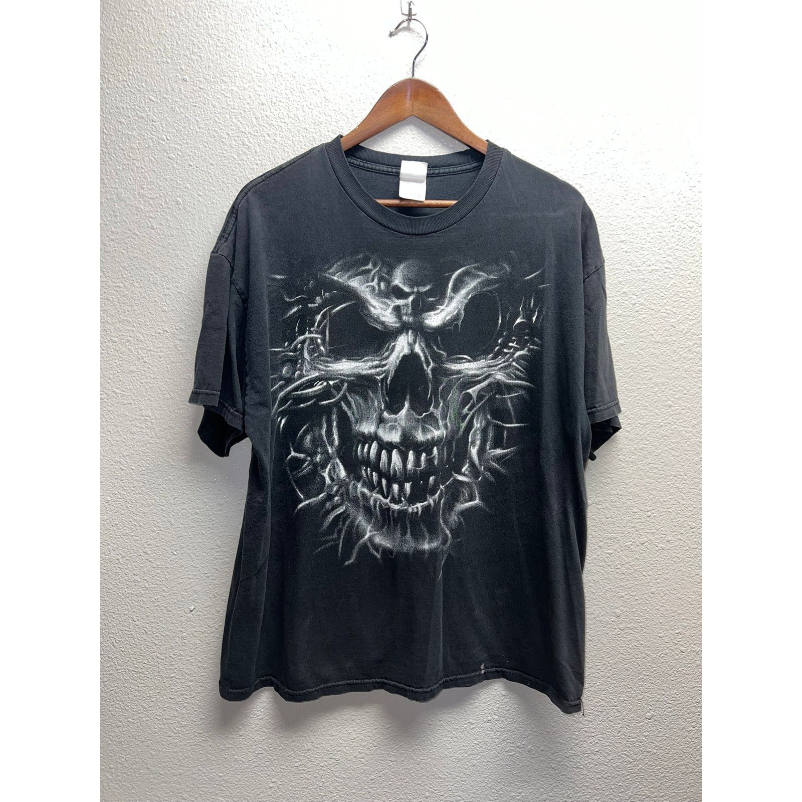 Vintage Y2K Black Skull Shirt Skulls Head Graphic 2000s Tee XL Size US XL / EU 56 / 4 - 1 Thumbnail
