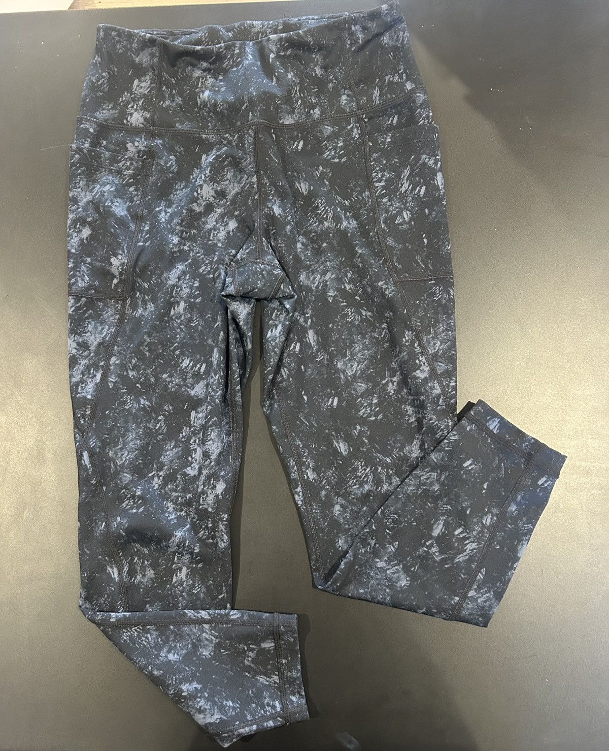 Other Lole Black and Gray/Blue Marble-Pattern Workout Leggings Size 28" / US 6 / IT 42 - 1 Thumbnail