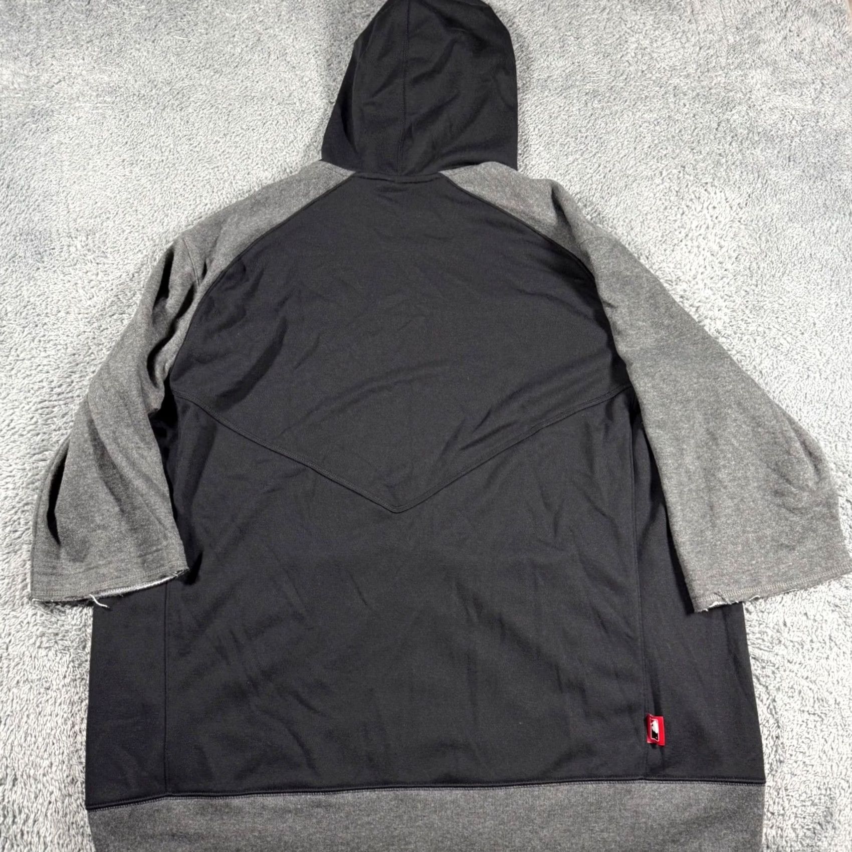 Nike Nike MLB Chicago Cubs Sleeveless Hoodie Mens 2XL Black Pockets Dri-FIT Athletic Logo Embroidered Kangaroo Pocket 3/4 Sleeve Varsity Style Size US XXL / EU 58 / 5 - 3 Thumbnail
