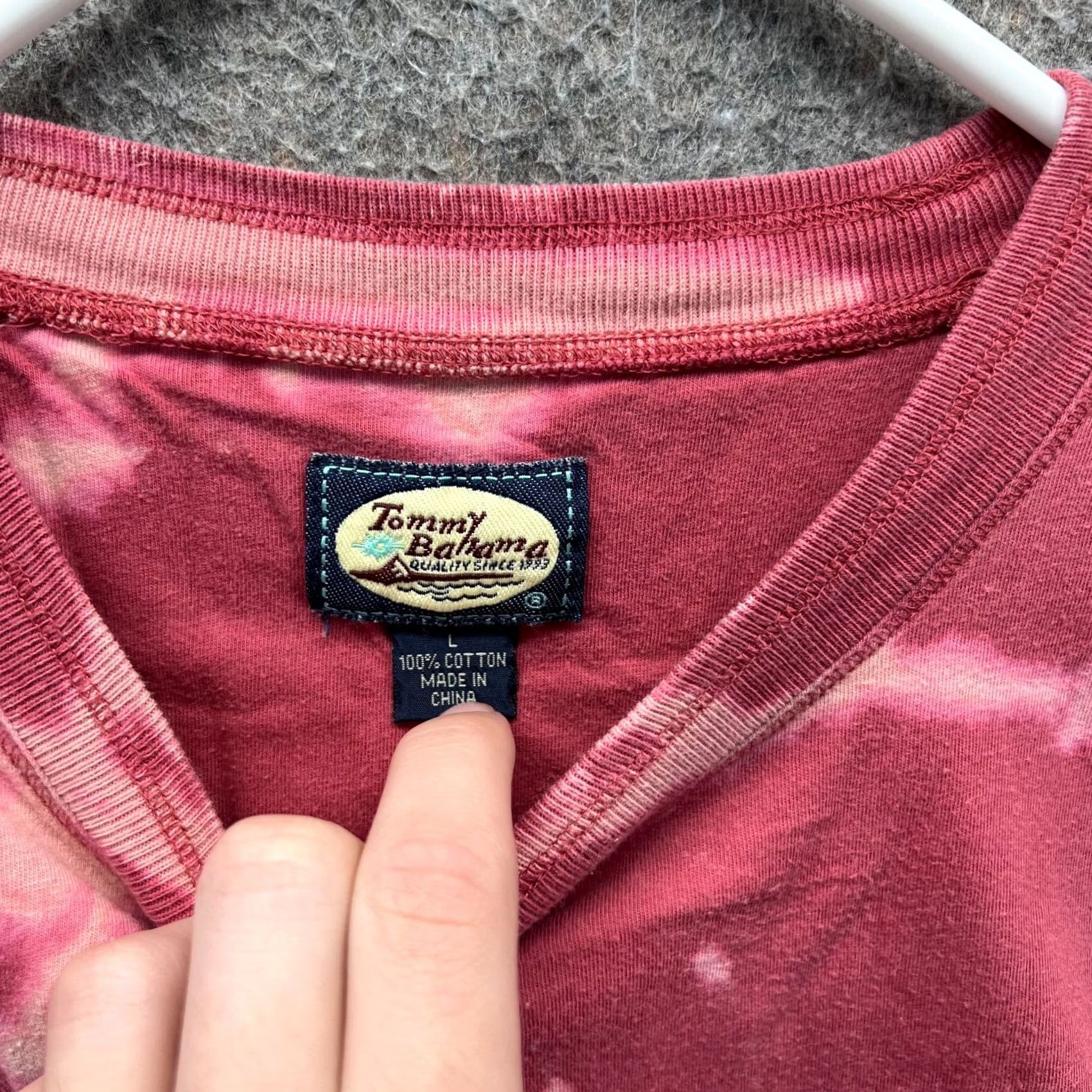 Tommy Bahama VINTAGE Tommy Bahama Shirt Mens Large Pink Washed Crewneck Pocket Tee Y2K Size US L / EU 52-54 / 3 - 5 Thumbnail
