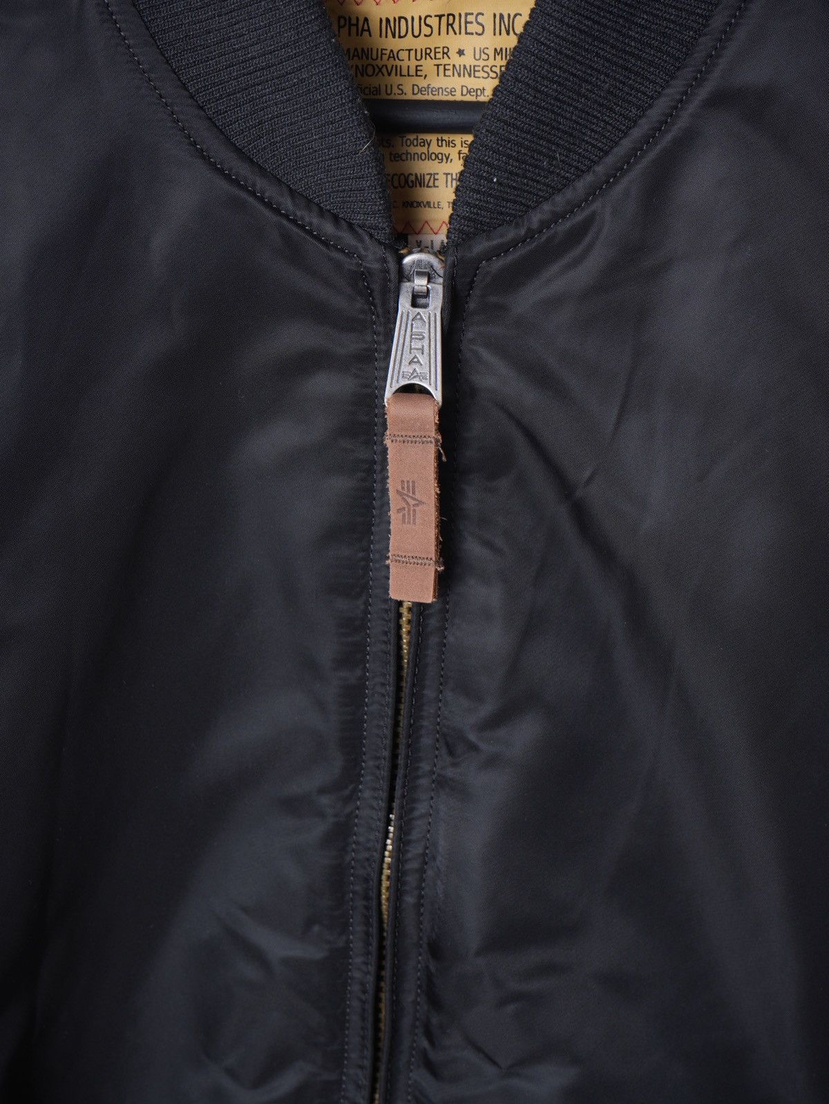 Alpha Industries × Vetements Vintage Alpha Industries Bomber Jacket size XL fits L Size US XL / EU 56 / 4 - 4 Thumbnail